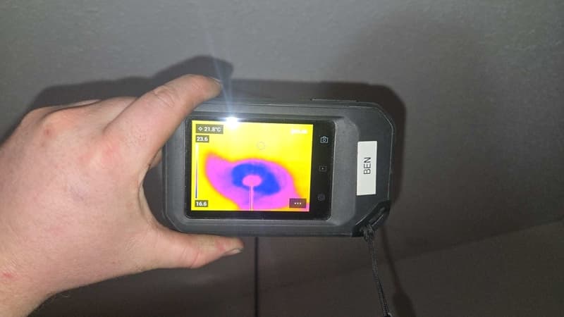 Thermal image showing a cooler ceiling pattern